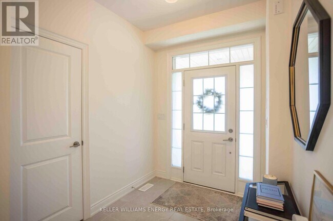 1 Tremoy Rd in East Gwillimbury, ON - Building Photo - Building Photo