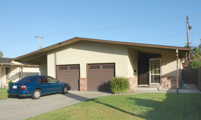 2851-2853 Benton St in Santa Clara, CA - Building Photo - Building Photo