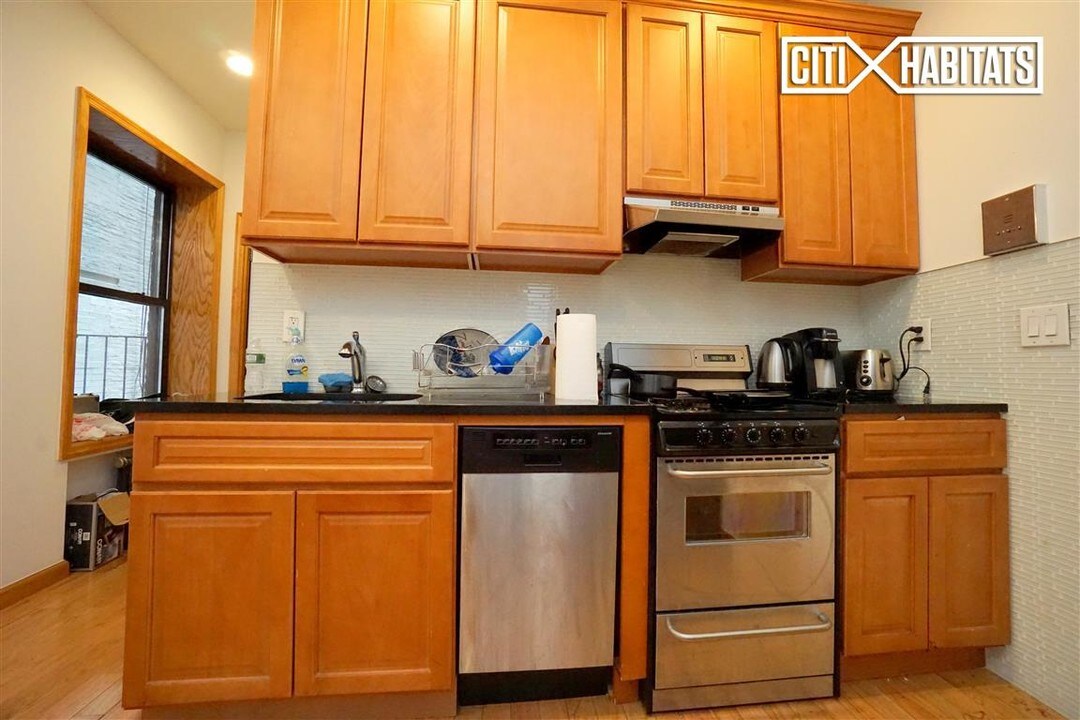 542 E 82nd St-Unit -1 in New York, NY - Building Photo