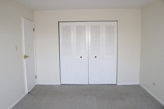 2 Timber Ln in Vernon Hills, IL - Building Photo - Building Photo