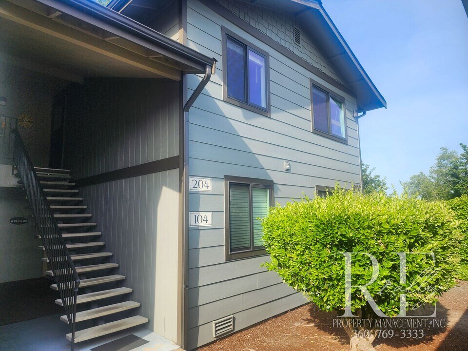 3600 Narrows View Ln NE in Bremerton, WA - Building Photo