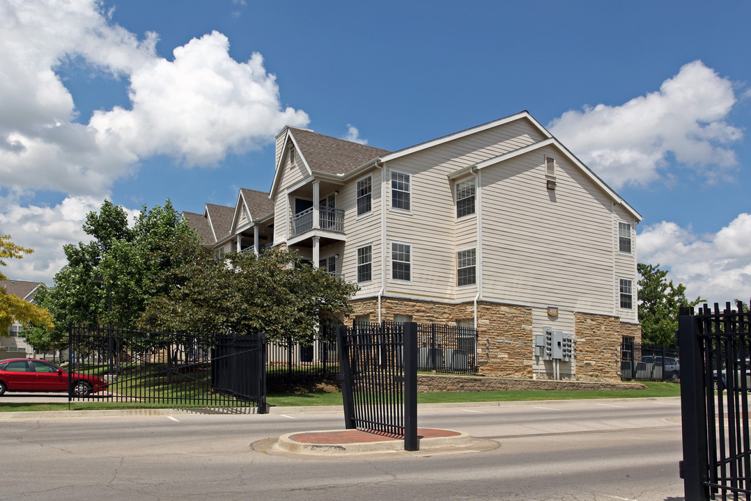 University Square West in Tulsa, OK - Foto de edificio