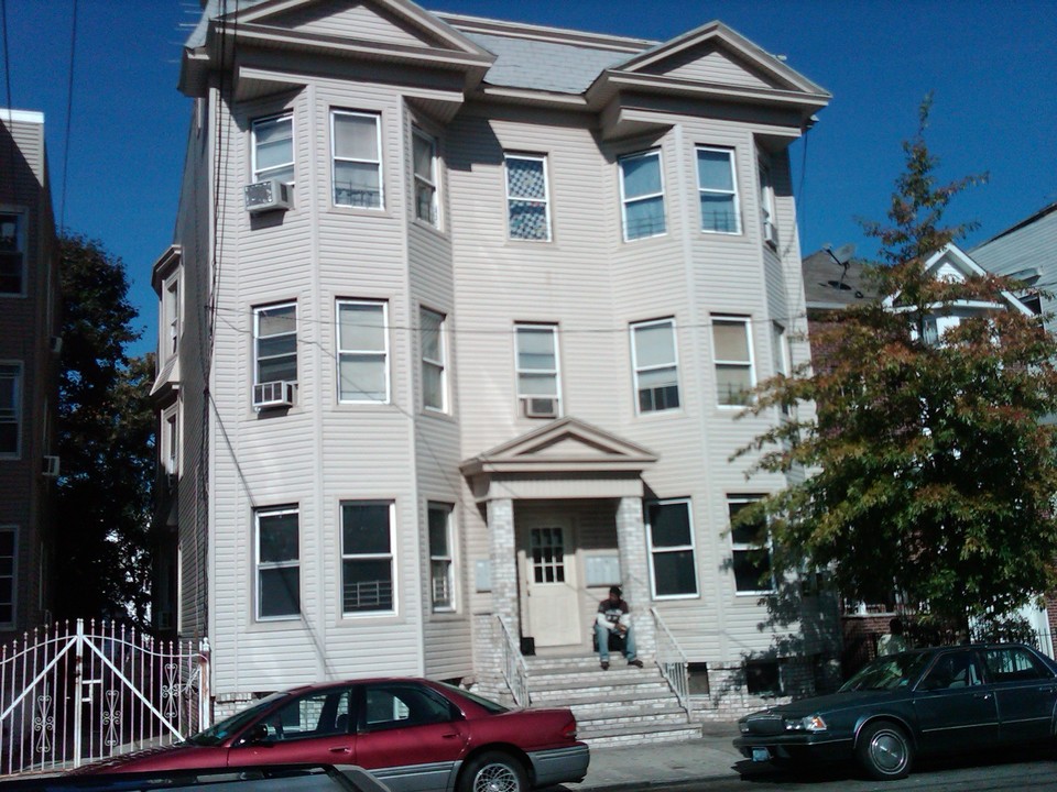 655 S 18 St in Newark, NJ - Building Photo