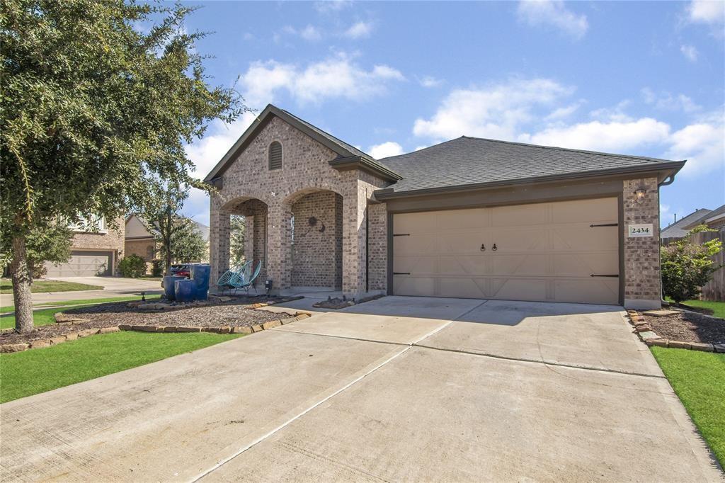 2434 Village Lakes Dr in Katy, TX - Building Photo