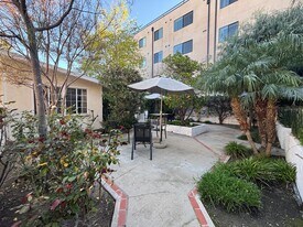 10814-10818 Blix St in Los Angeles, CA - Building Photo