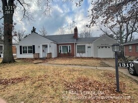 1319 S Rock Hill Rd in Webster Groves, MO - Building Photo