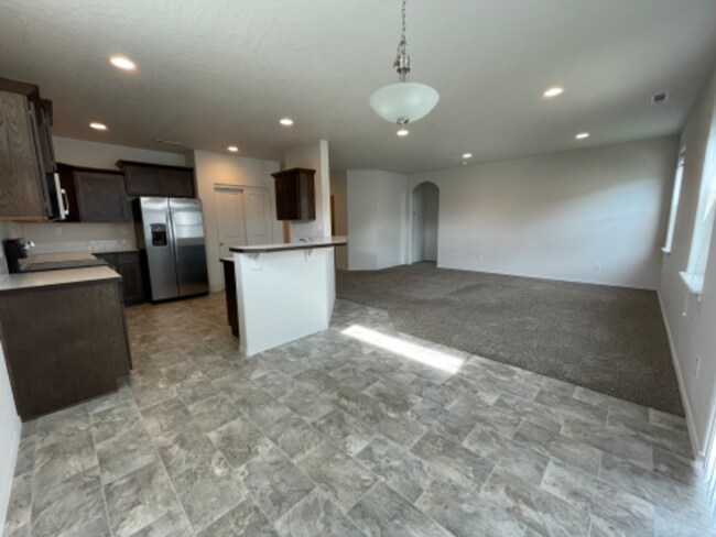 513 Sherman St in Moxee, WA - Building Photo - Building Photo