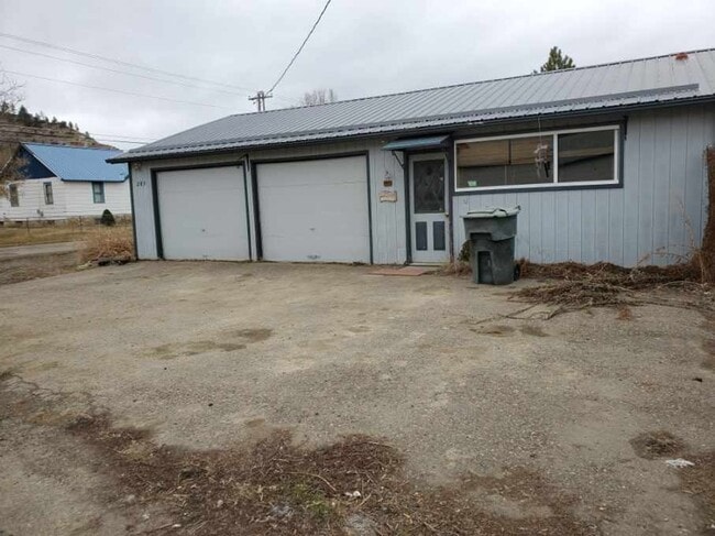 289 S 9th Ave in Forsyth, MT - Building Photo - Building Photo