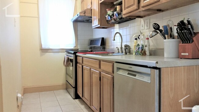 221 N Harvard St, Unit 1 in Boston, MA - Building Photo - Building Photo