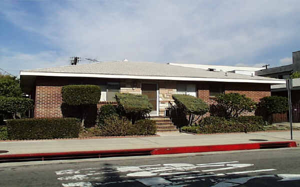 303 E Elk Ave in Glendale, CA - Foto de edificio