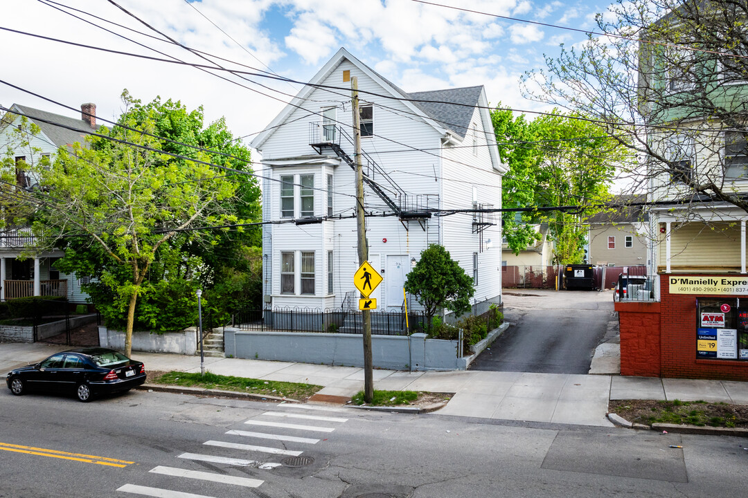 912 Atwells Ave in Providence, RI - Building Photo