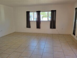 802 McLain Ct in Tavares, FL - Building Photo - Building Photo