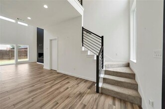 8356 Fairview Dr in Frisco, TX - Foto de edificio - Building Photo
