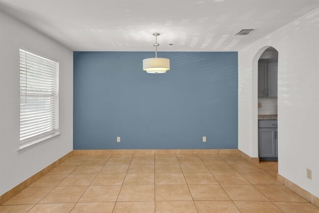 7607 King Arthurs Ct in Laredo, TX - Building Photo - Building Photo