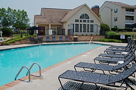 Oak Pointe Apartments in Simpsonville, SC - Building Photo