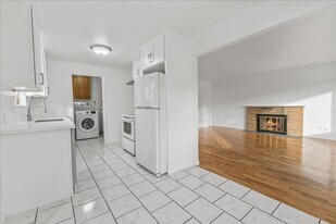 5561 16th Ave S in Seattle, WA - Building Photo