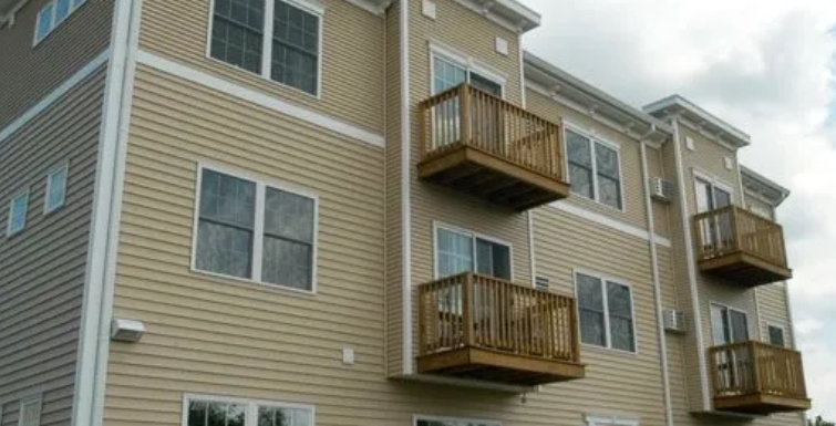 Peters River Residences in Woonsocket, RI - Foto de edificio