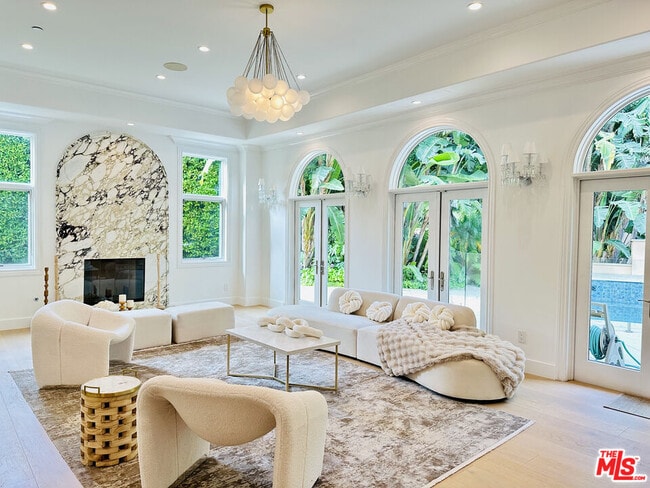 1447 San Ysidro Dr in Beverly Hills, CA - Building Photo - Building Photo