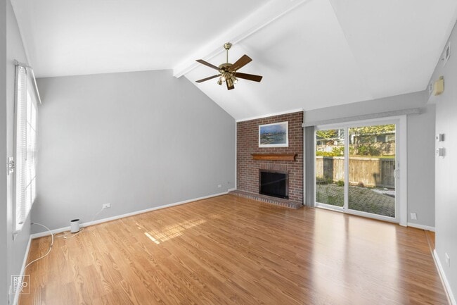26 Sarahs Grove Ln in Schaumburg, IL - Building Photo - Building Photo