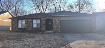 2542 S Regina Ave in Springfield, MO - Building Photo
