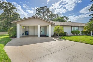 1624 Whitehead Dr, Unit 320 in Sarasota, FL - Building Photo