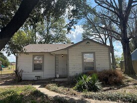 3439 W 2nd Ave in Corsicana, TX - Building Photo
