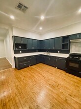 4729 Walker St in Houston, TX - Building Photo - Building Photo