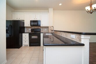1426 April Villas in Montgomery, TX - Foto de edificio - Building Photo