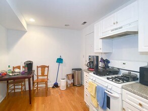 922 W Addison St, Unit 6H in Chicago, IL - Building Photo - Building Photo