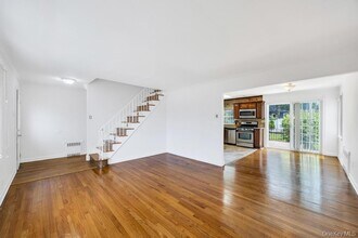 890 Polk Ave in Franklin Square, NY - Building Photo - Building Photo