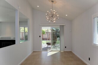 32471 Lake Ree St in Fremont, CA - Building Photo - Building Photo