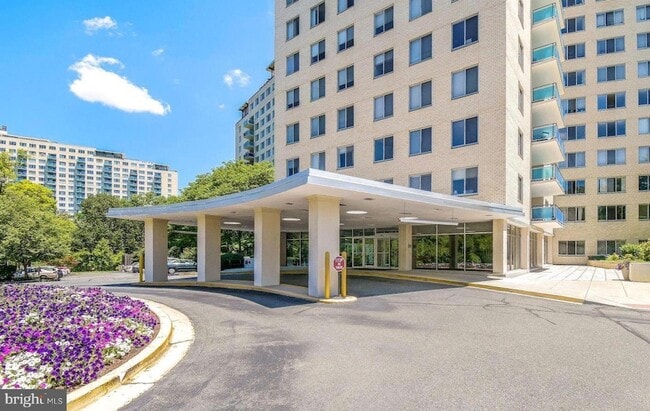 property at 10401 Grosvenor Pl