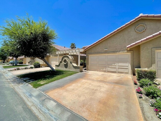 property at 41539 Woodhaven Dr W