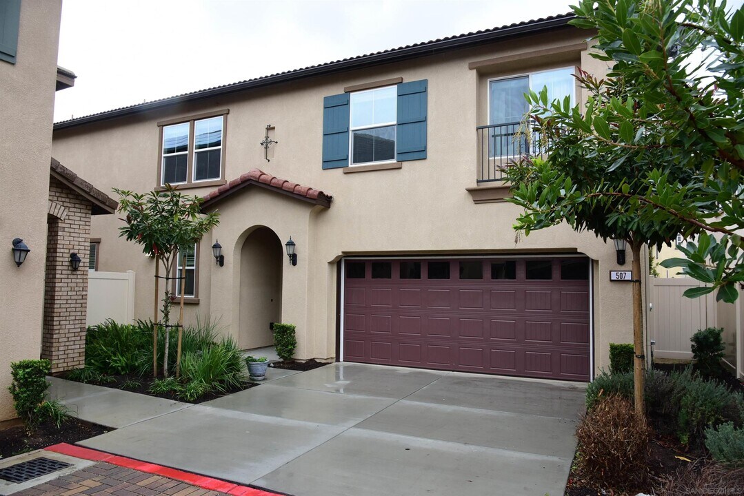 507 Moonlight Dr in San Marcos, CA - Building Photo