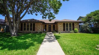 7113 Ridgeview Dr in Rowlett, TX - Building Photo