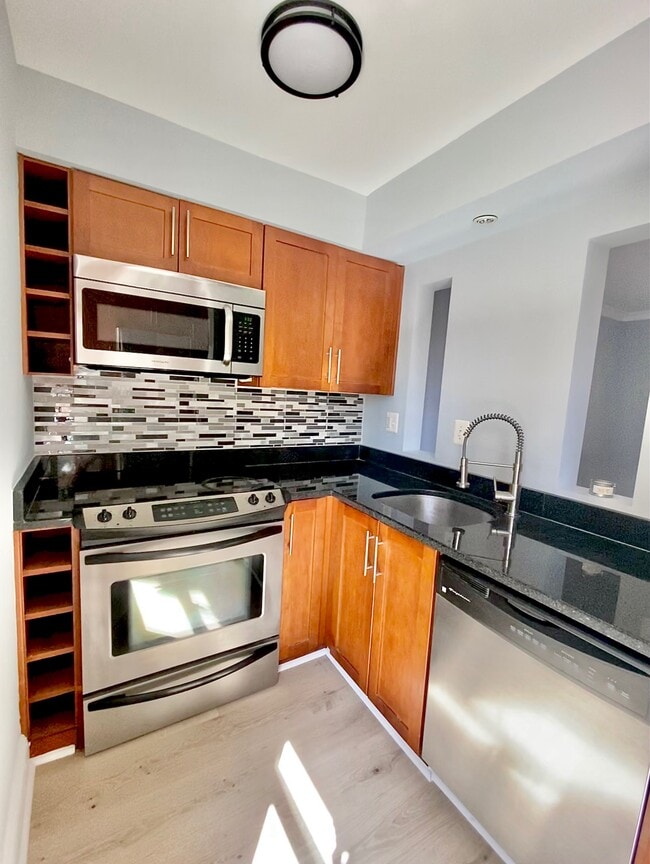 1367 K St SE, Unit 102