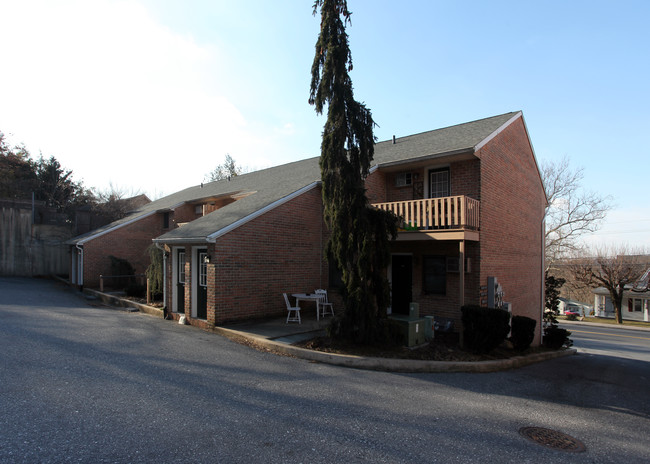 522-526 East Main Street Apartments in Ephrata, PA - Foto de edificio - Building Photo