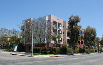 Manhattan Place in Los Angeles, CA - Building Photo - Building Photo