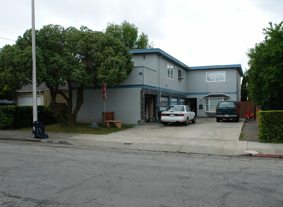 517-519 E Santa Inez Ave in San Mateo, CA - Building Photo