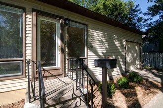 2420 N Circle Dr in Ann Arbor, MI - Building Photo - Building Photo