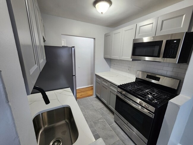 725 Scotland Rd in Orange, NJ - Building Photo - Building Photo