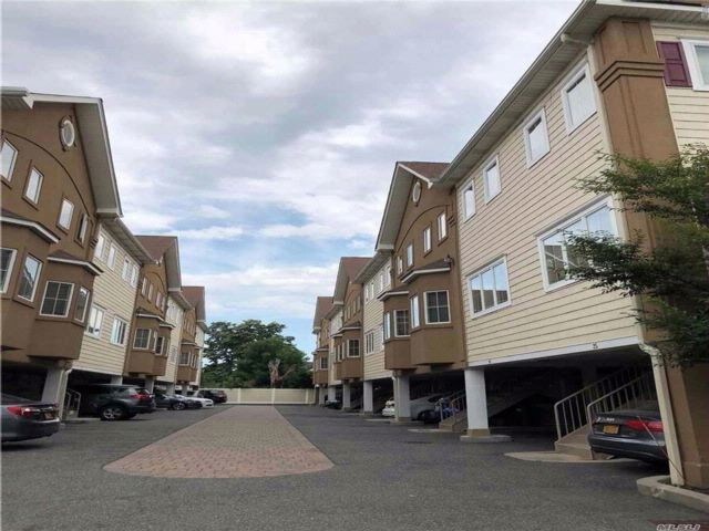 330 Maple Ave-Unit -23 in Westbury, NY - Building Photo