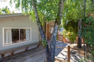 6022 Merriewood Dr in Oakland, CA - Foto de edificio - Building Photo