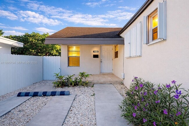 2436 NW 11th St in Miami, FL - Building Photo - Building Photo