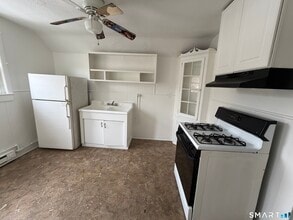 571 Baldwin St in Waterbury, CT - Building Photo - Building Photo