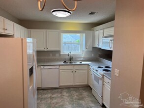 6473 Sandkey Cove in Gulf Breeze, FL - Building Photo - Building Photo