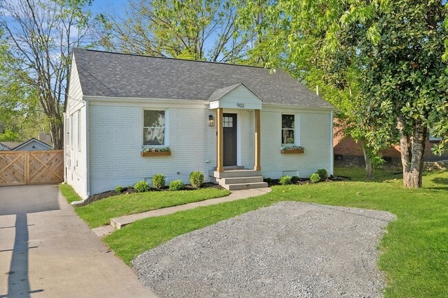 902 Broadmoor Dr in Nashville, TN - Foto de edificio - Building Photo