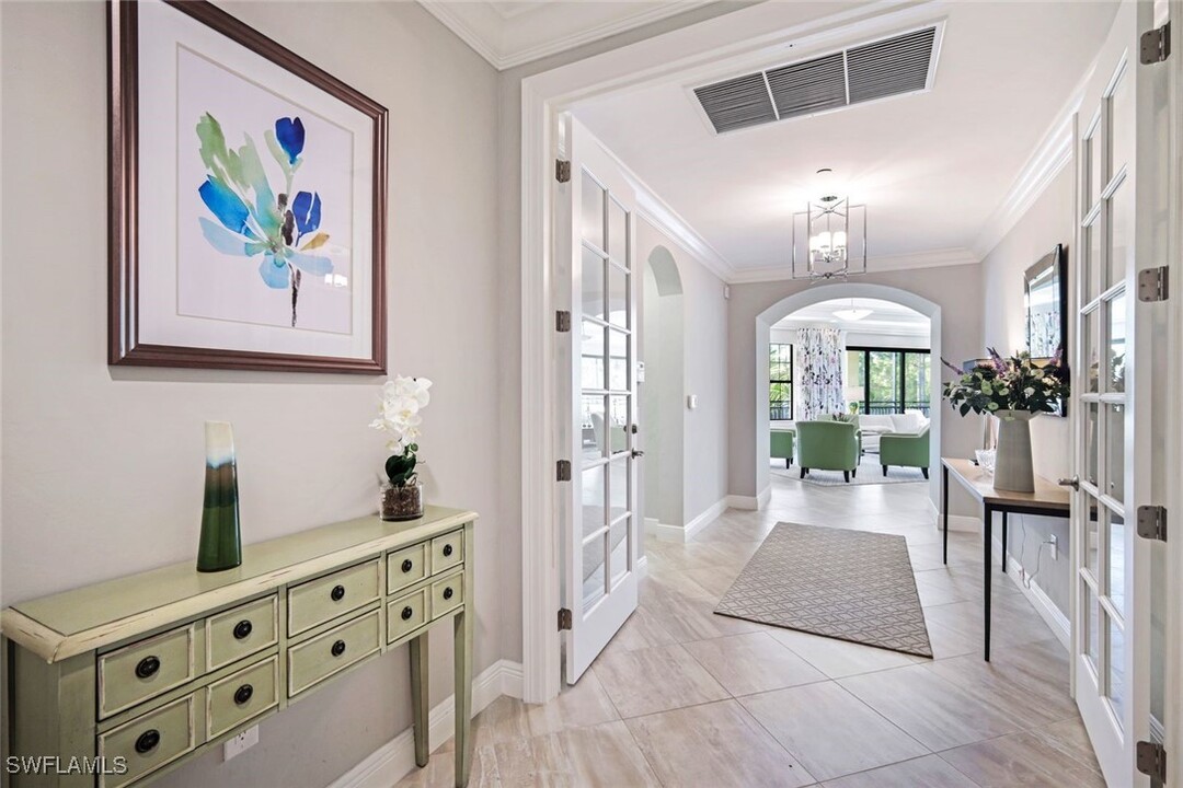 2751 Tiburon Blvd E in Naples, FL - Foto de edificio