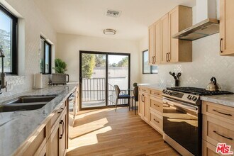 2062 High Tower Dr in Los Angeles, CA - Building Photo - Building Photo