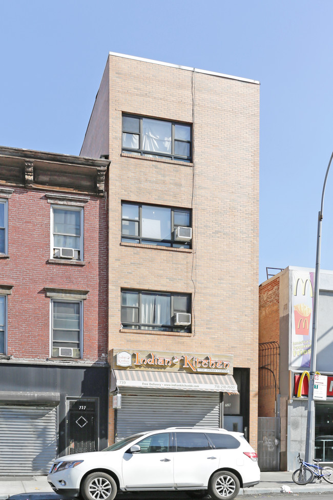 739 Grand St in Brooklyn, NY - Building Photo - Building Photo